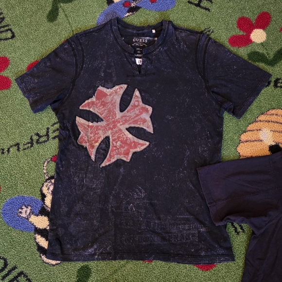 Guess Men's Black Graphic Tee Size Large - Picture 3 of 12